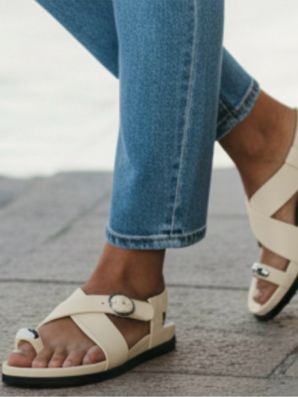 NWOT: A new day Cross-Strap Buckle ring toe Sandals